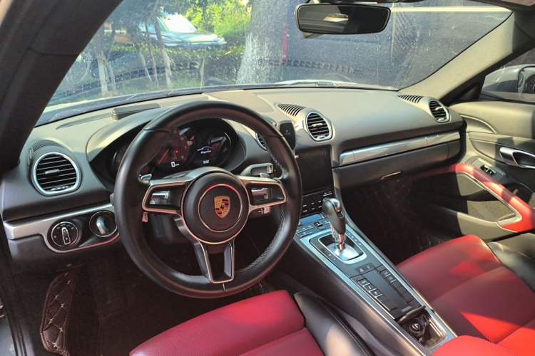 Used Porsche 718 2016 Cayman 2.0T Center Console