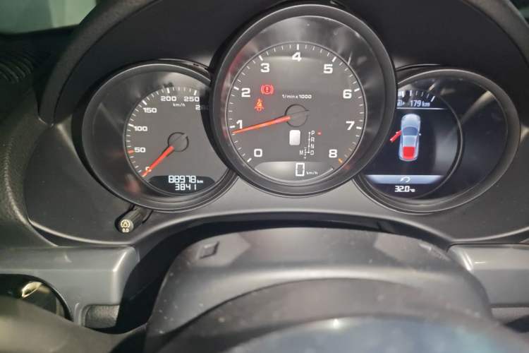 Used Porsche 718 2016 Cayman 2.0T Odometer Close Up