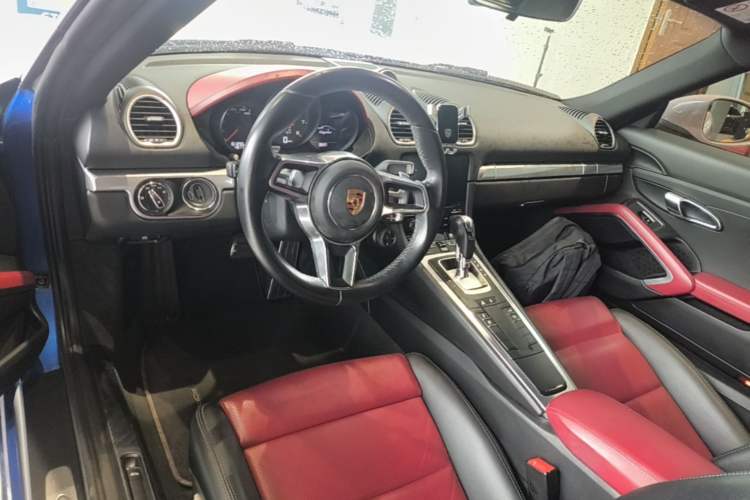 Used Porsche 718 2016 Cayman 2.0T Center Console