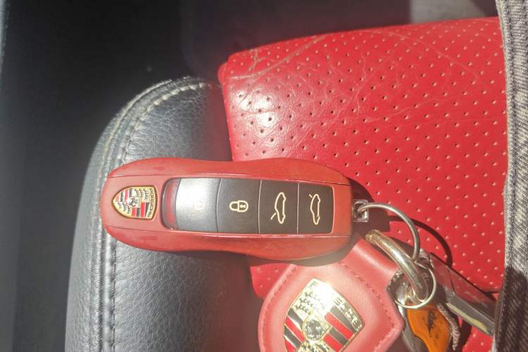 Used Porsche 718 2016 Cayman 2.0T Interior 1