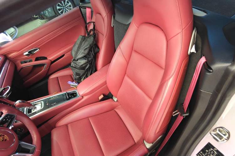 Used Porsche 718 2016 Cayman 2.0T Interior 4