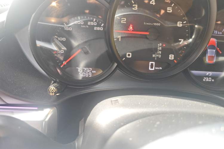Used Porsche 718 2016 Cayman 2.0T Odometer Close Up