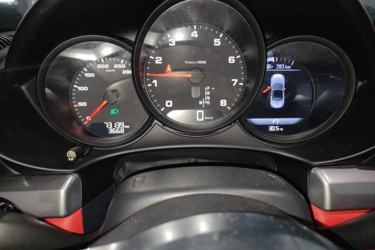 Used Porsche 718 2016 Boxster 2.0T Odometer Close Up