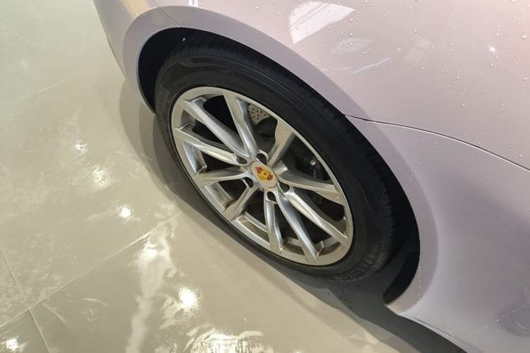 Used Porsche 718 2016 Cayman 2.0T Right Rear Wheel Hub