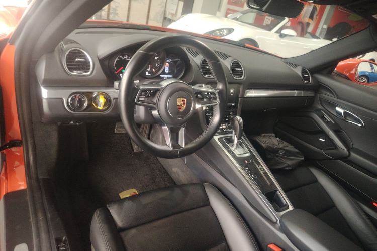 Used Porsche 718 2016 Cayman 2.0T Center Console