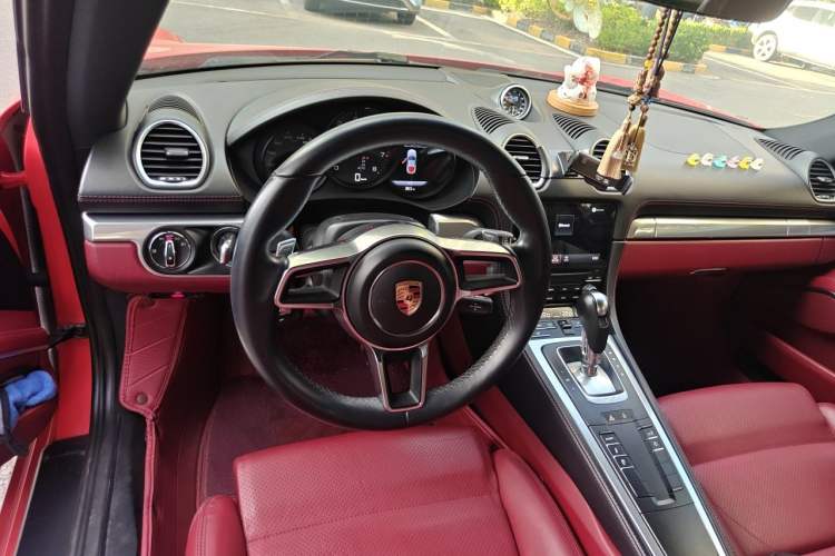 Used Porsche 718 2016 Cayman 2.0T Center Console