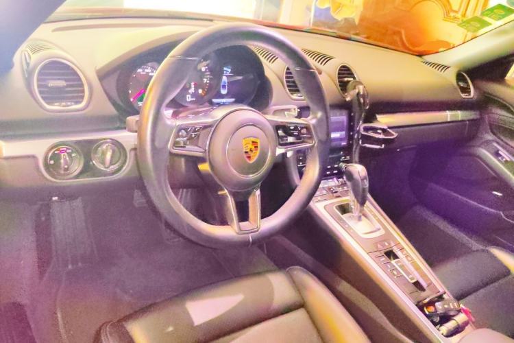 Used Porsche 718 2016 Boxster 2.0T Center Console