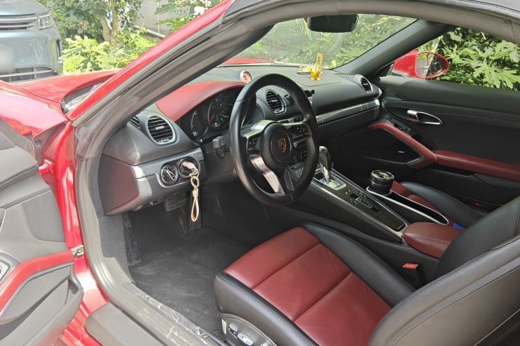 Used Porsche 718  Center Console