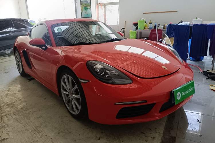 Used Porsche 718 2016 Cayman 2.0T Front Right 45 Deg