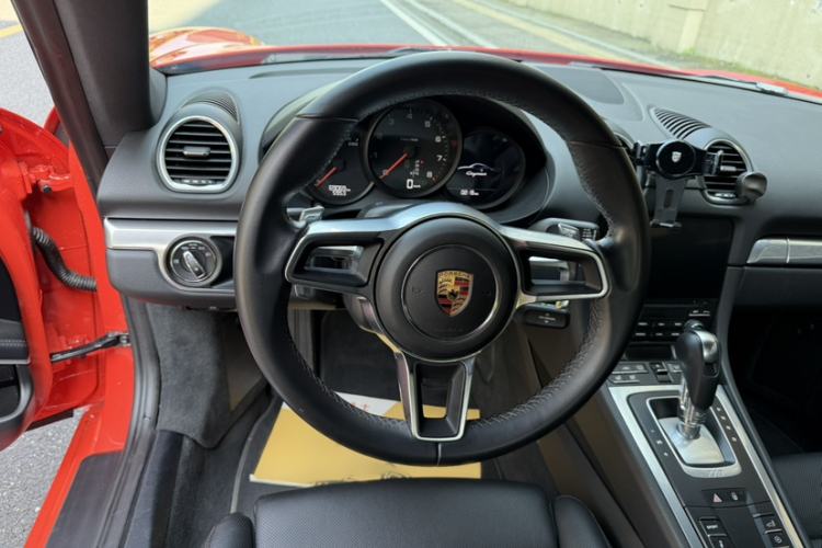 Used Porsche 718 2016 Cayman 2.0T Interior 2