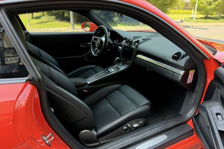 Used Porsche 718 2016 Cayman 2.0T Interior 7