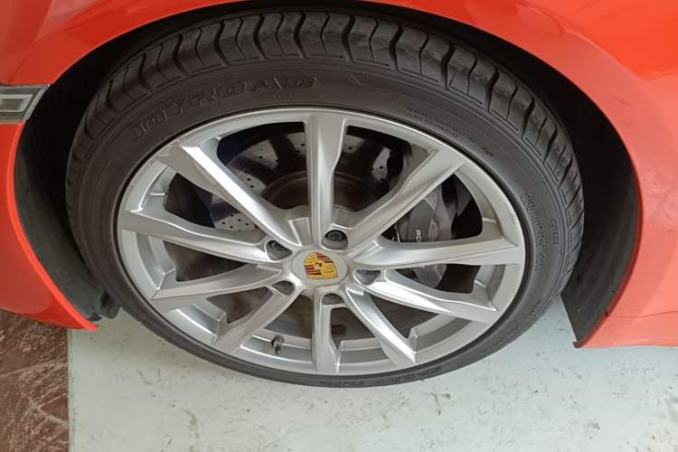 Used Porsche 718 2016 Cayman 2.0T Left Front Wheel Hub
