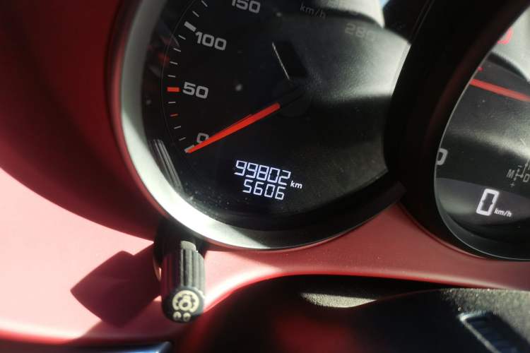 Used Porsche 718 2016 Cayman 2.0T Odometer Close Up