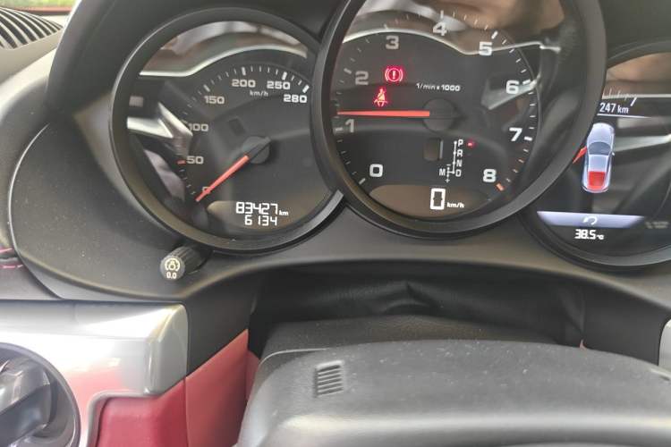 Used Porsche 718 2016 Cayman 2.0T Odometer Close Up