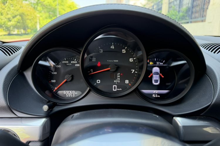 Used Porsche 718 2016 Cayman 2.0T Odometer Close Up
