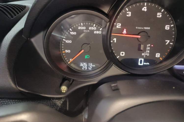 Used Porsche 718 2016 Boxster 2.0T Odometer Close Up