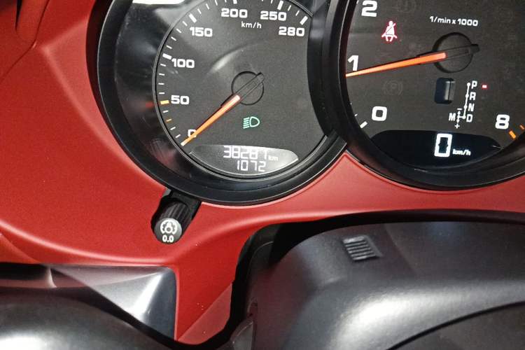 Used Porsche 718 2016 Boxster 2.0T Odometer Close Up