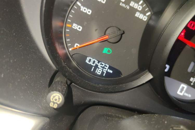 Used Porsche 718 2016 Cayman 2.0T Odometer Close Up