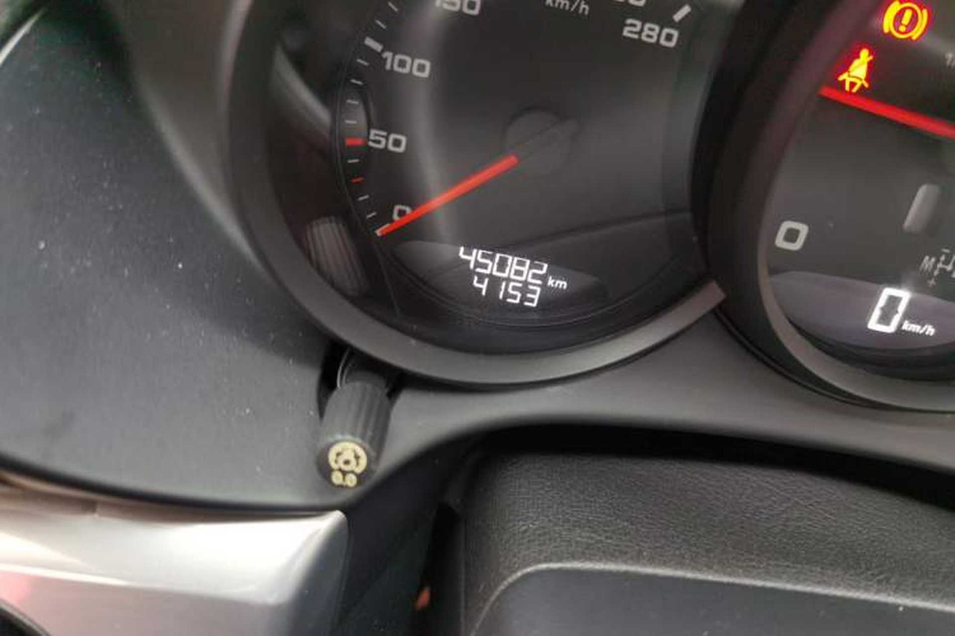 Used Porsche 718 2016 Cayman 2.0T Odometer Close Up