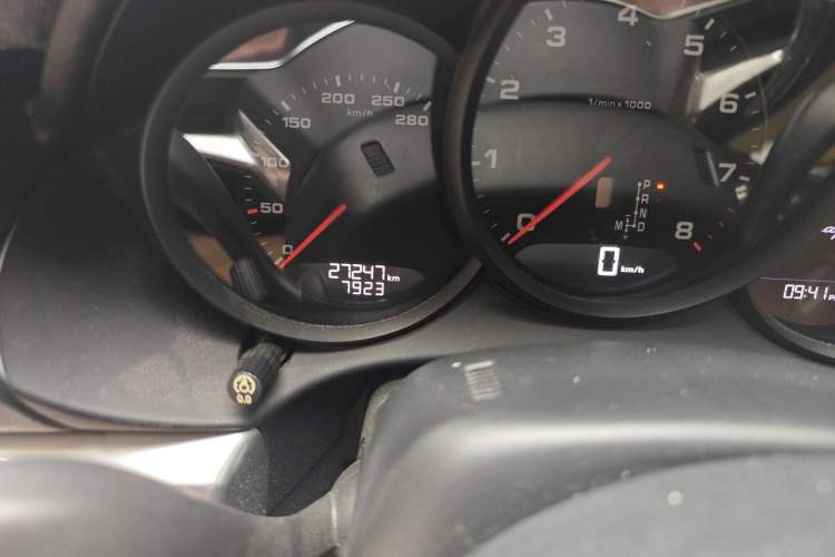 Used Porsche 718 2016 Cayman 2.0T Odometer Close Up