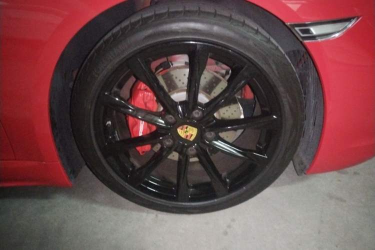 Used Porsche 718 2016 Cayman 2.0T Right Front Wheel Hub