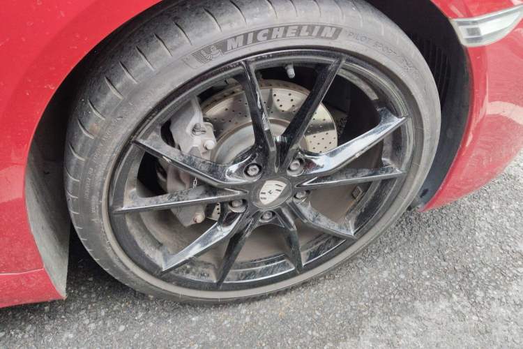 Used Porsche 718 2016 Cayman 2.0T Right Front Wheel Hub