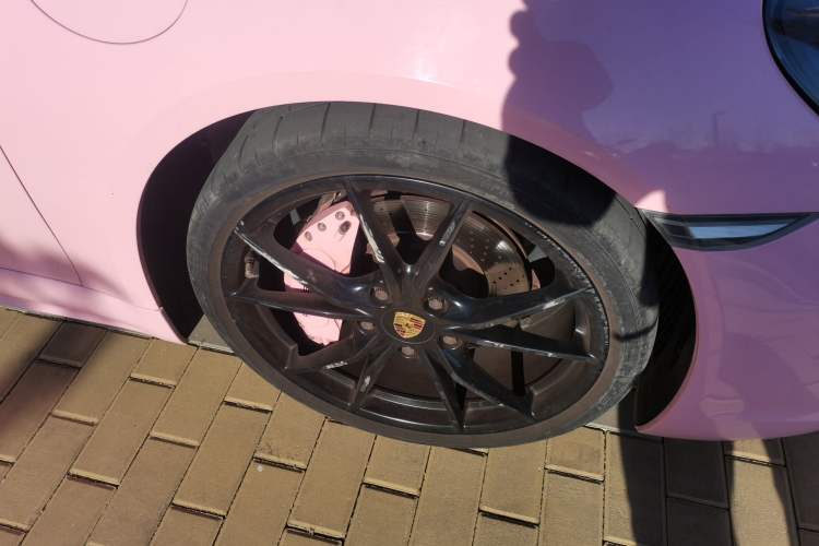 Used Porsche 718 2016 Cayman 2.0T Right Front Wheel Hub