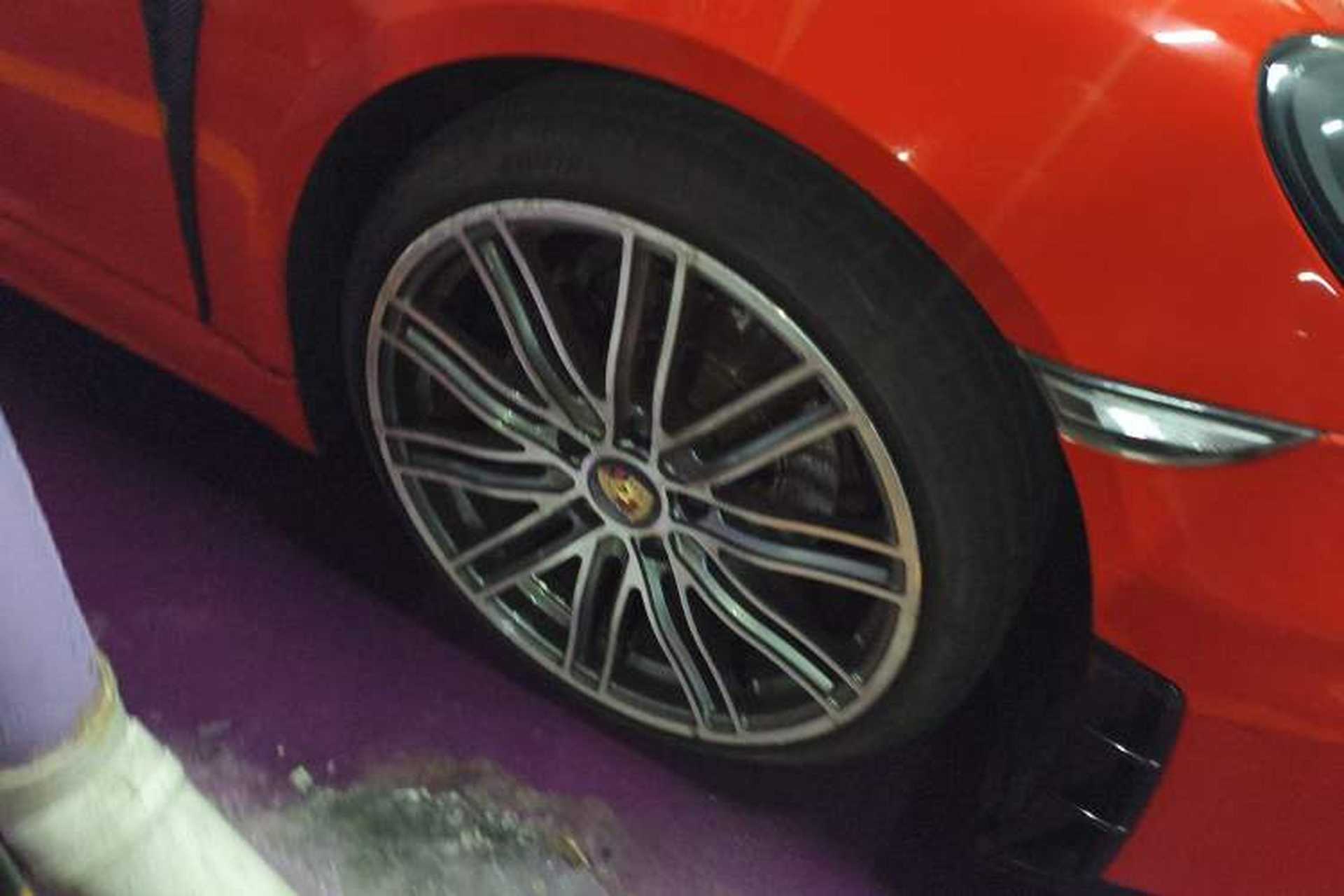 Used Porsche 718 2016 Boxster 2.0T Right Front Wheel Hub