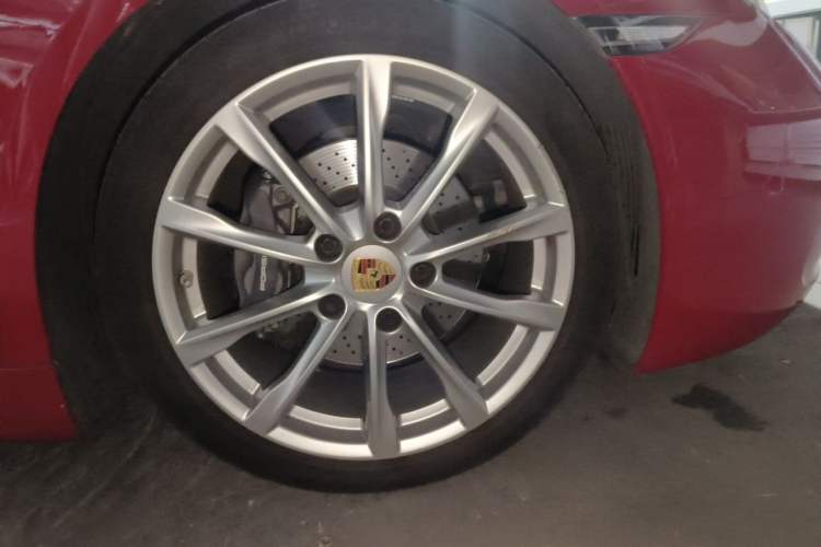 Used Porsche 718 2016 Boxster 2.0T Right Front Wheel Hub