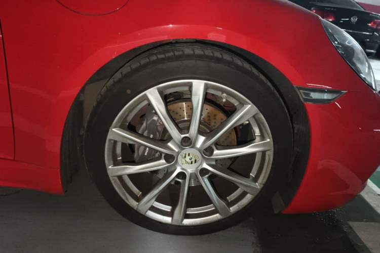 Used Porsche 718 2016 Cayman 2.0T Right Front Wheel Hub