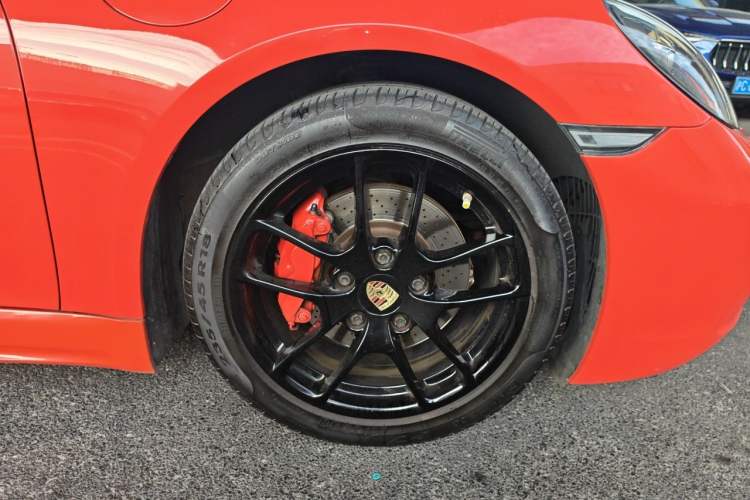 Used Porsche 718 2016 Cayman 2.0T Right Front Wheel Hub