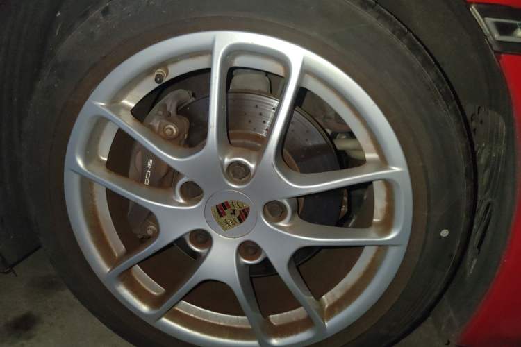 Used Porsche 718 2016 Cayman 2.0T Right Front Wheel Hub