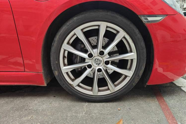 Used Porsche 718 2016 Cayman 2.0T Right Front Wheel Hub