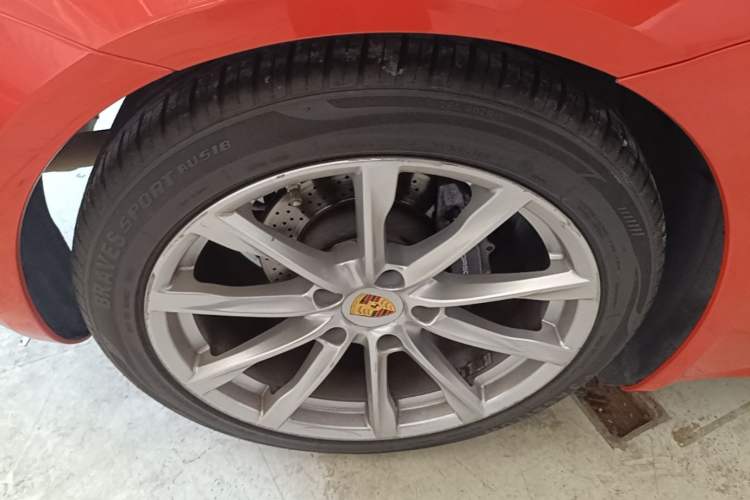 Used Porsche 718 2016 Cayman 2.0T Right Rear Wheel Hub