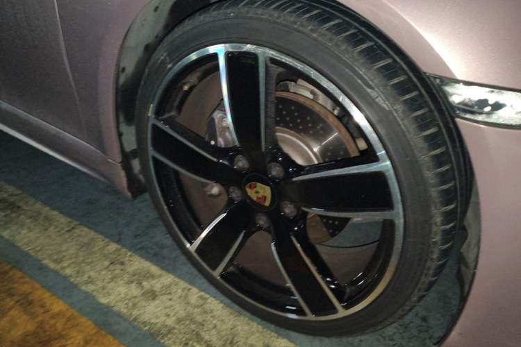 Used Porsche 718 2016 Cayman 2.0T Right Front Wheel Hub