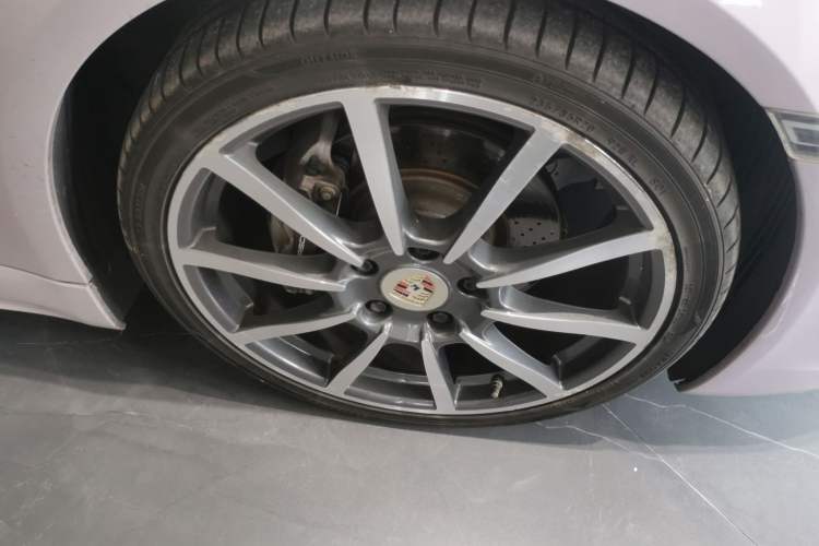 Used Porsche 718 2016 Cayman 2.0T Right Front Wheel Hub