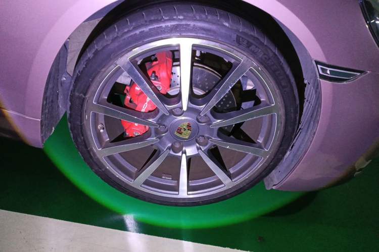 Used Porsche 718 2016 Boxster S 2.5T Right Front Wheel Hub