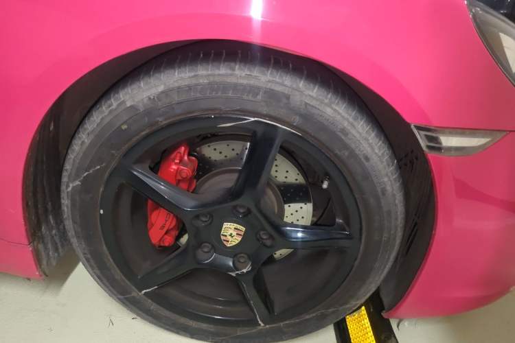 Used Porsche 718 2016 Boxster 2.0T Right Front Wheel Hub