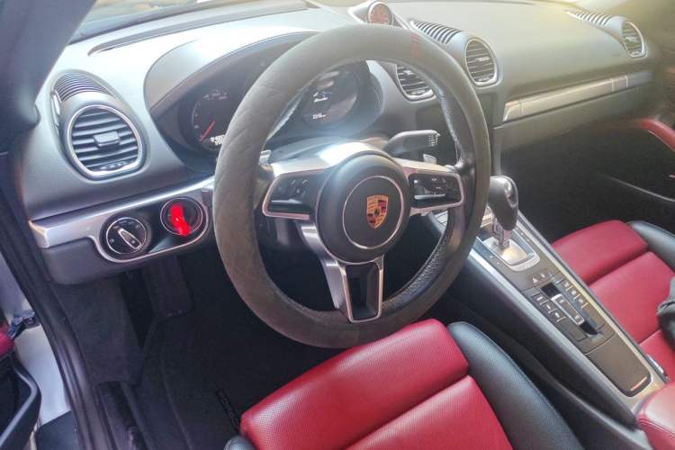 Used Porsche 718 2016 Boxster 2.0T Center Console
