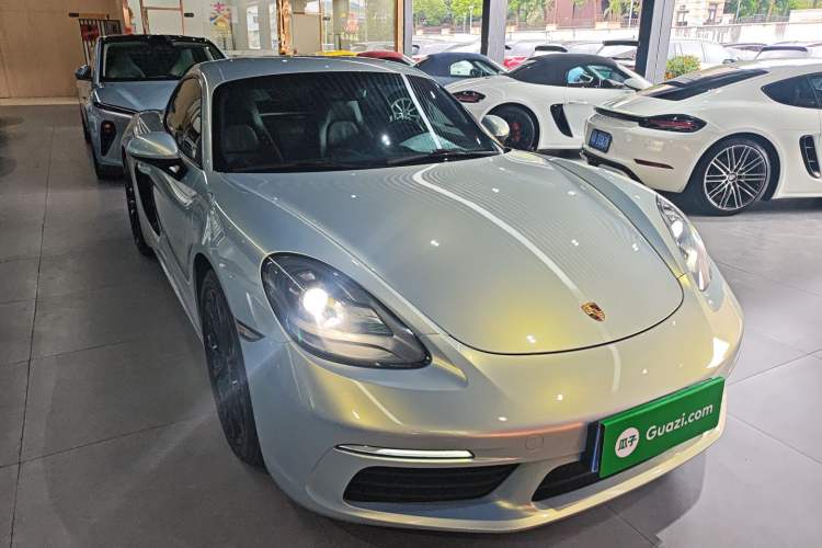 Used Porsche 718 2016 Cayman 2.0T Front Right 45 Deg