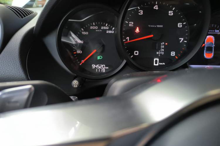 Used Porsche 718 2016 Boxster 2.0T Odometer Close Up