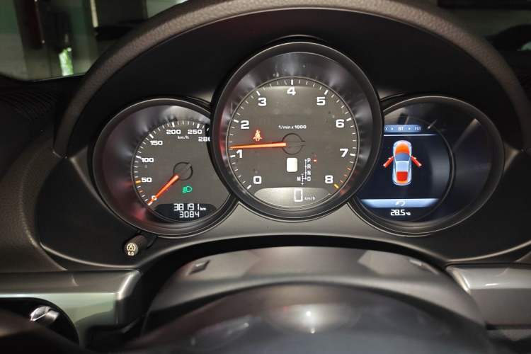 Used Porsche 718 2016 Cayman 2.0T Odometer Close Up