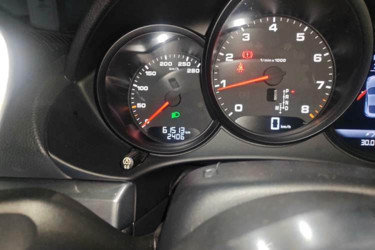 Used Porsche 718 2016 Cayman 2.0T Odometer Close Up