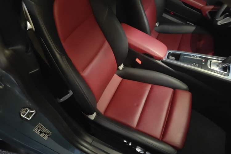 Used Porsche 718 2016 Cayman 2.0T Right Front Seat
