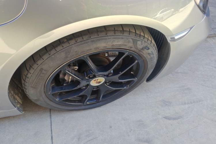 Used Porsche 718 2016 Boxster 2.0T Right Front Wheel Hub