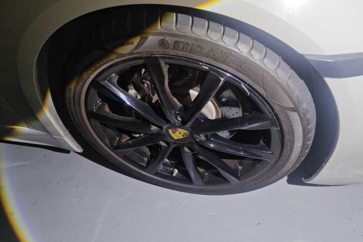 Used Porsche 718 2016 Cayman 2.0T Right Front Wheel Hub