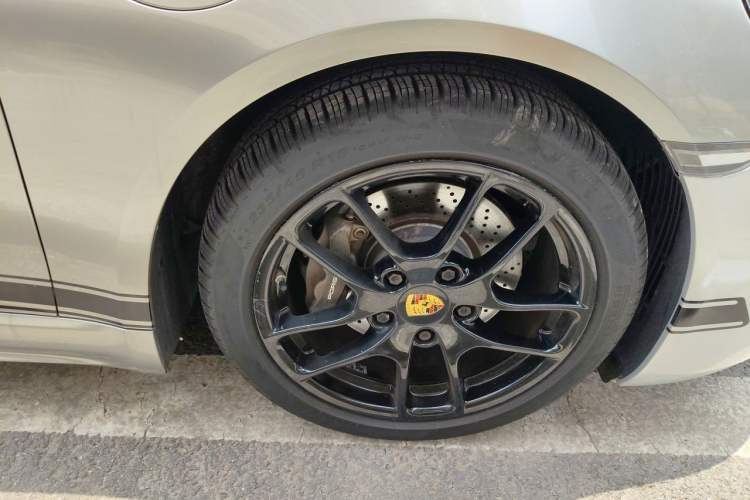 Used Porsche 718 2016 Cayman 2.0T Right Front Wheel Hub