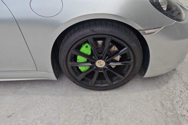 Used Porsche 718 2016 Boxster 2.0T Right Front Wheel Hub