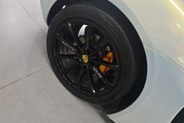 Used Porsche 718 2016 Cayman 2.0T Right Rear Wheel Hub