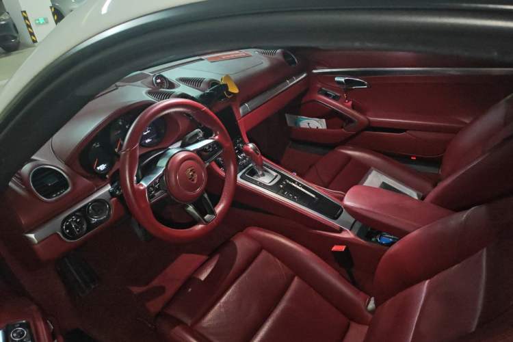 Used Porsche 718 2016 Cayman 2.0T Center Console